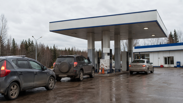 Перебои с бензином на АЗС в Карелии